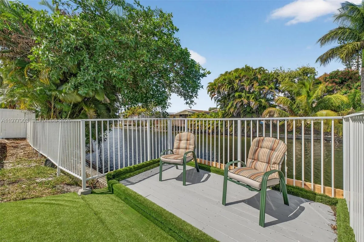 6621 Ficus Dr, Miramar FL 33023