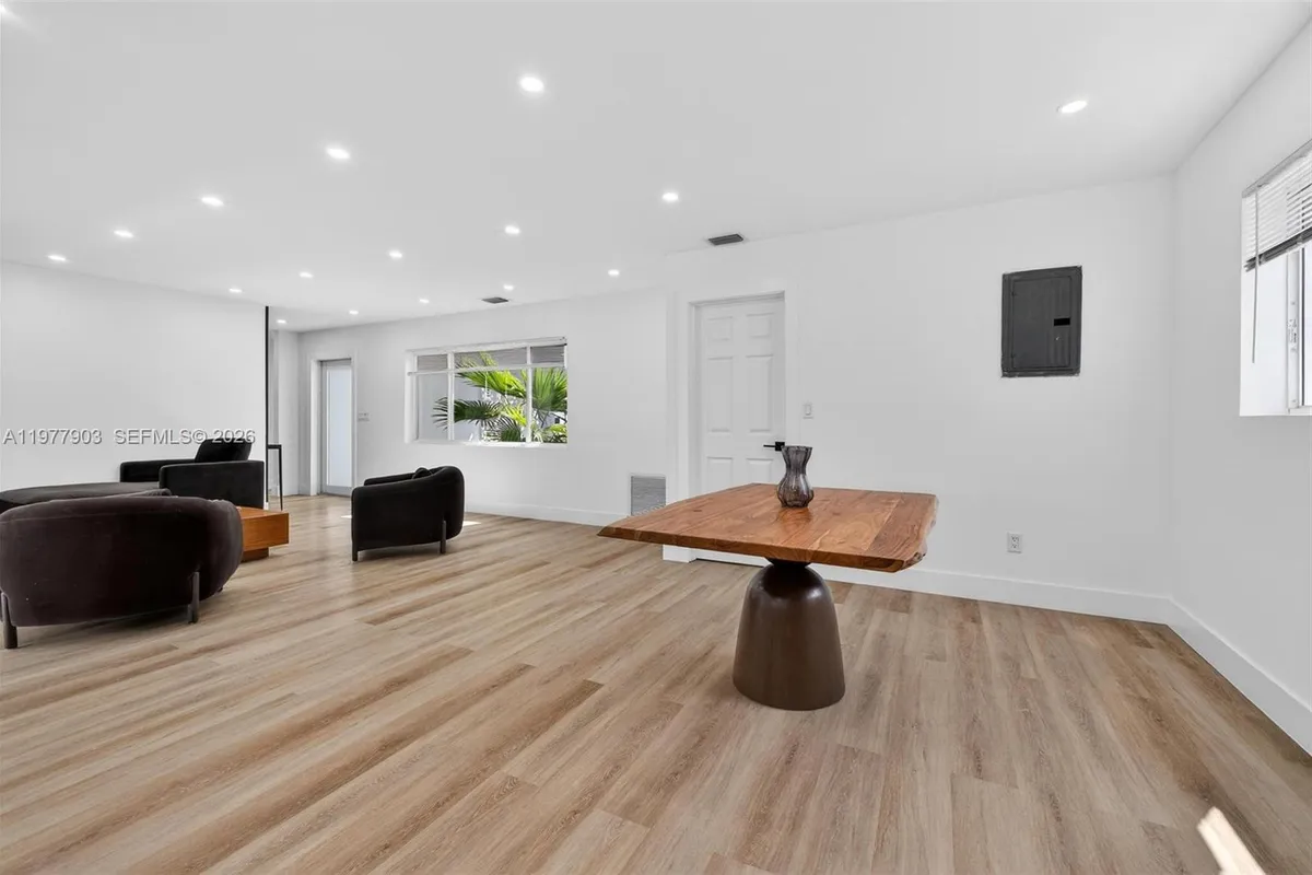 6621 Ficus Dr, Miramar FL 33023