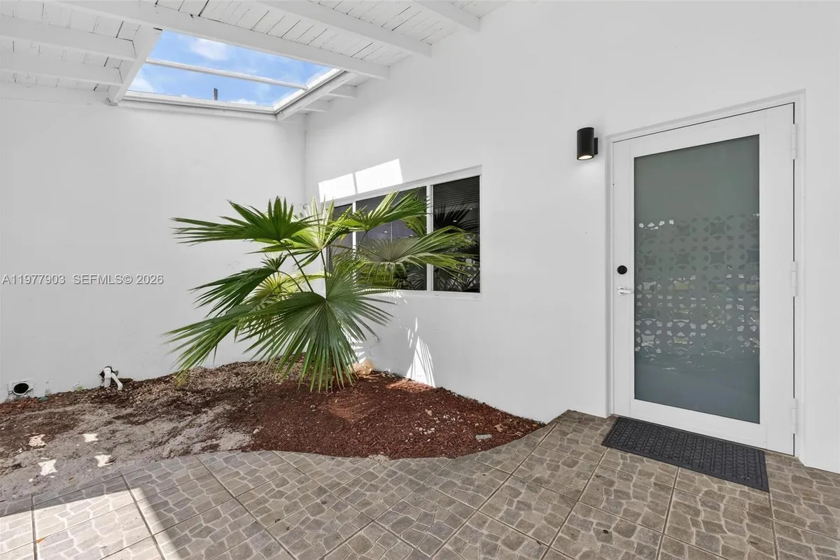 6621 Ficus Dr, Miramar FL 33023