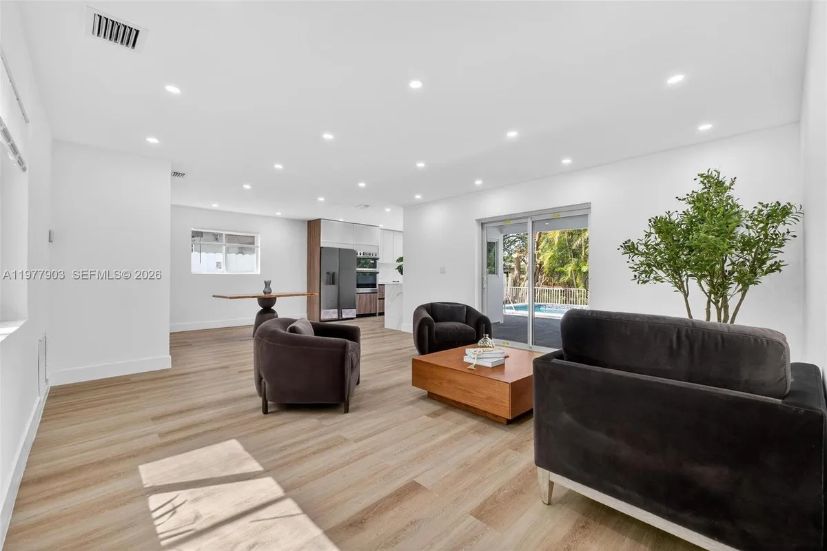 6621 Ficus Dr, Miramar FL 33023