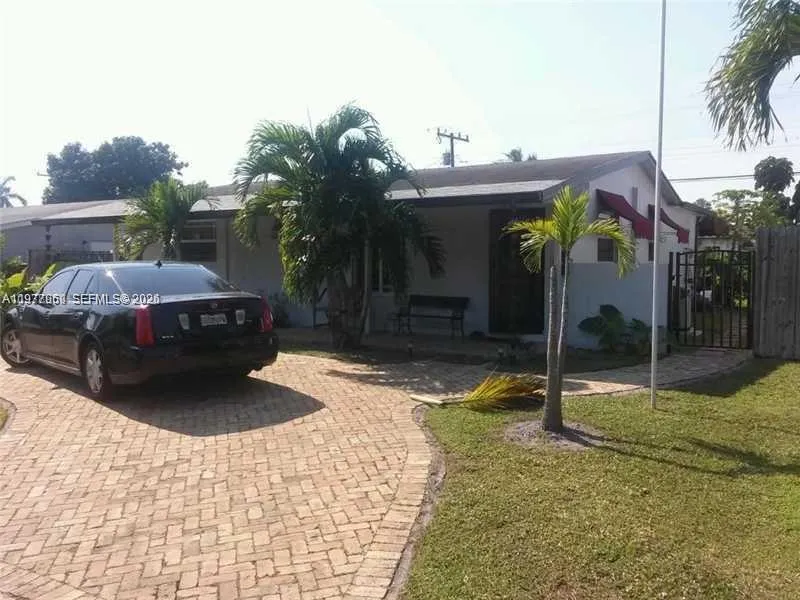 3 bedroom 2 bath for sale at 2512 Island Dr, Miramar FL 33023