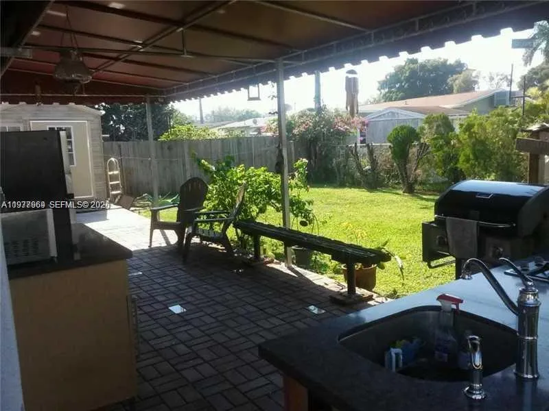 2512 Island Dr, Miramar FL 33023