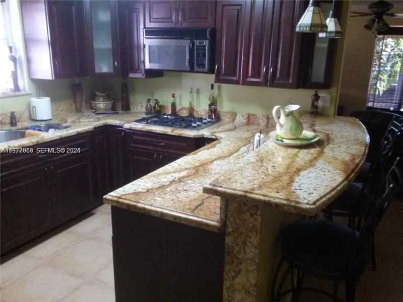 2512 Island Dr, Miramar FL 33023