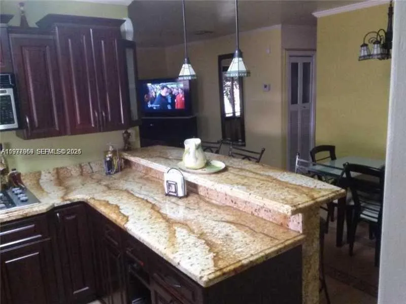 2512 Island Dr, Miramar FL 33023