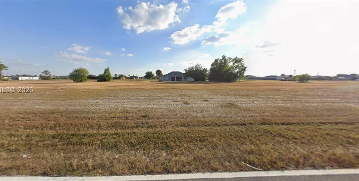 624 Diplomat Pkwy W, Cape Coral FL 33993