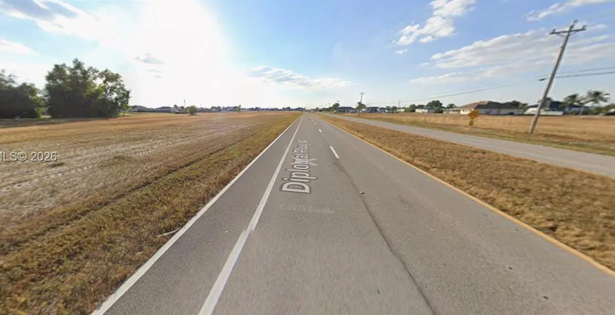 624 Diplomat Pkwy W, Cape Coral FL 33993