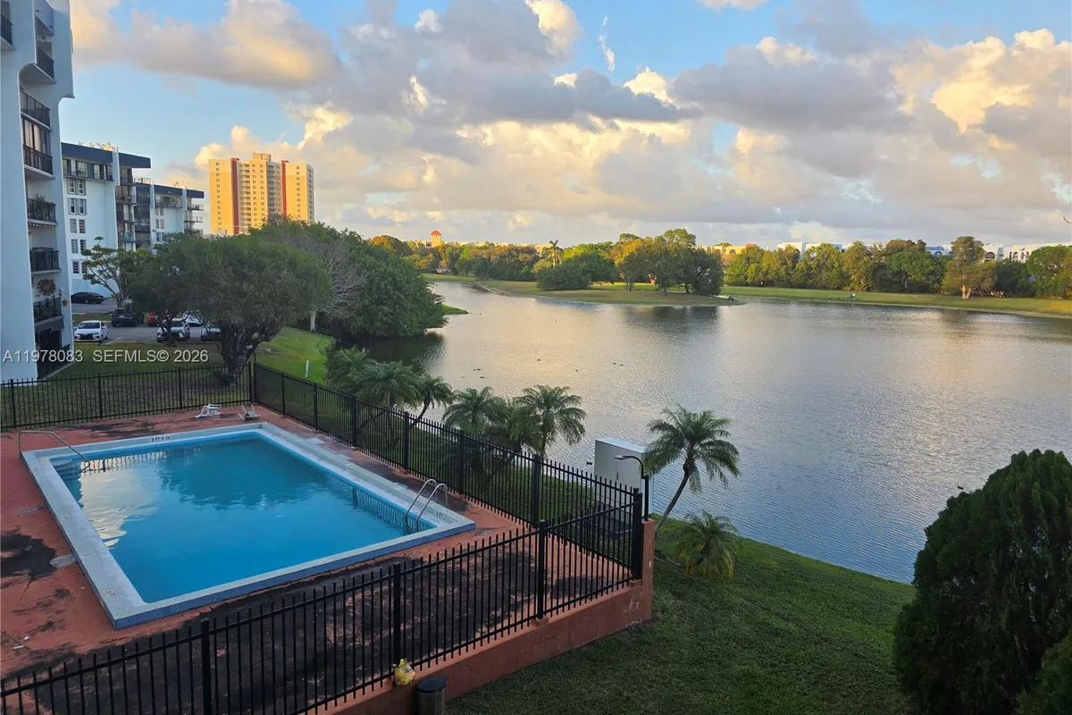 9688 Fontainebleau Blvd # 307, Miami FL 33172