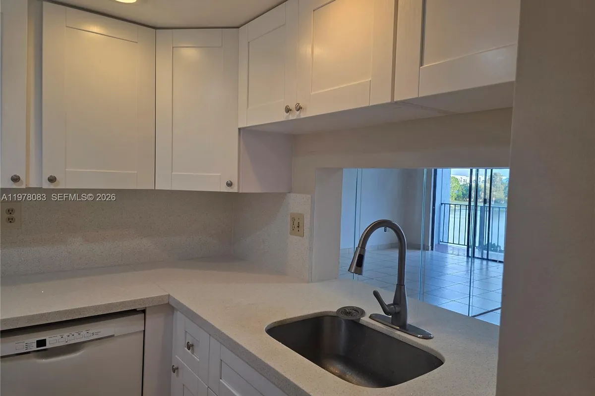 9688 Fontainebleau Blvd # 307, Miami FL 33172