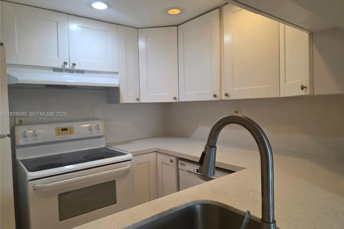 9688 Fontainebleau Blvd # 307, Miami FL 33172