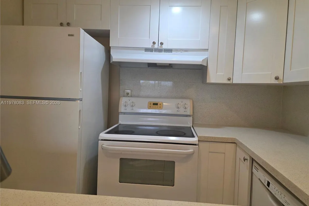 9688 Fontainebleau Blvd # 307, Miami FL 33172