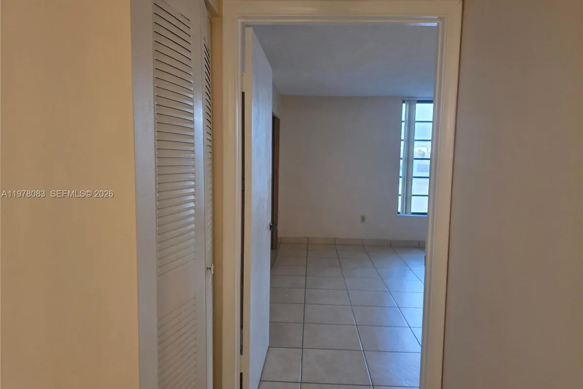 9688 Fontainebleau Blvd # 307, Miami FL 33172