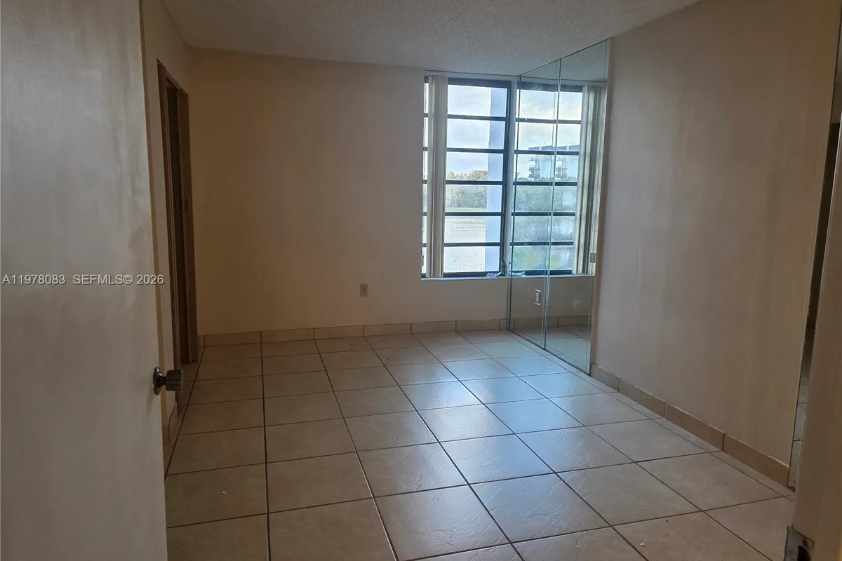 9688 Fontainebleau Blvd # 307, Miami FL 33172