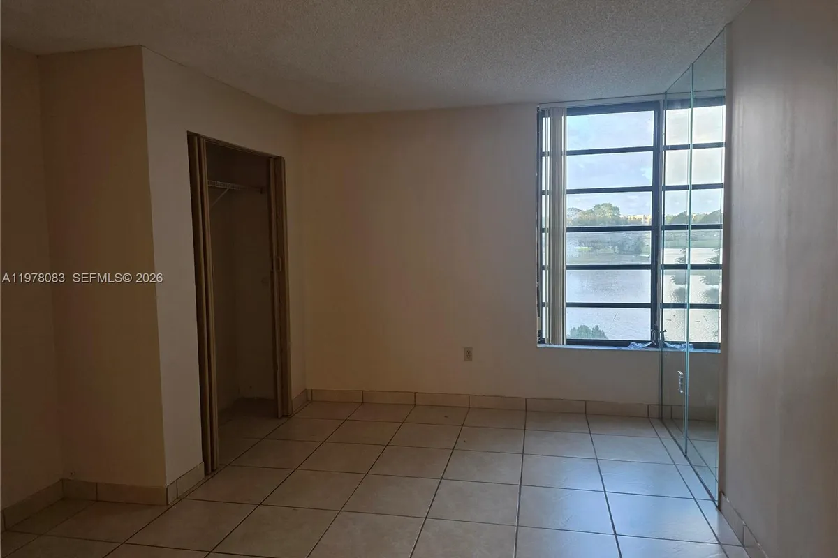9688 Fontainebleau Blvd # 307, Miami FL 33172