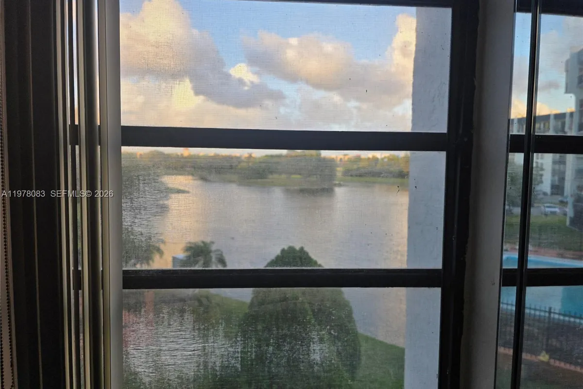 9688 Fontainebleau Blvd # 307, Miami FL 33172