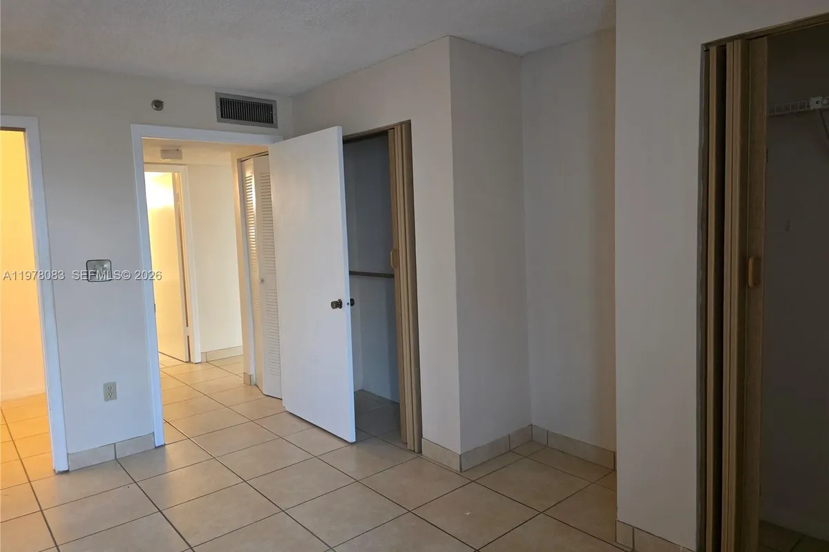 9688 Fontainebleau Blvd # 307, Miami FL 33172