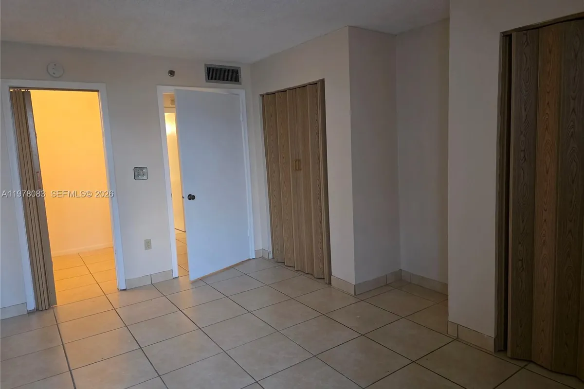 9688 Fontainebleau Blvd # 307, Miami FL 33172