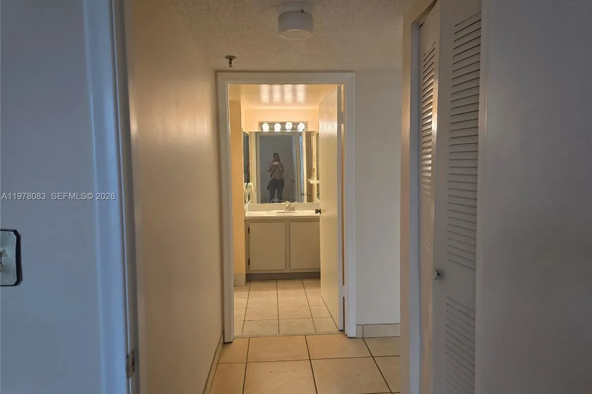 9688 Fontainebleau Blvd # 307, Miami FL 33172