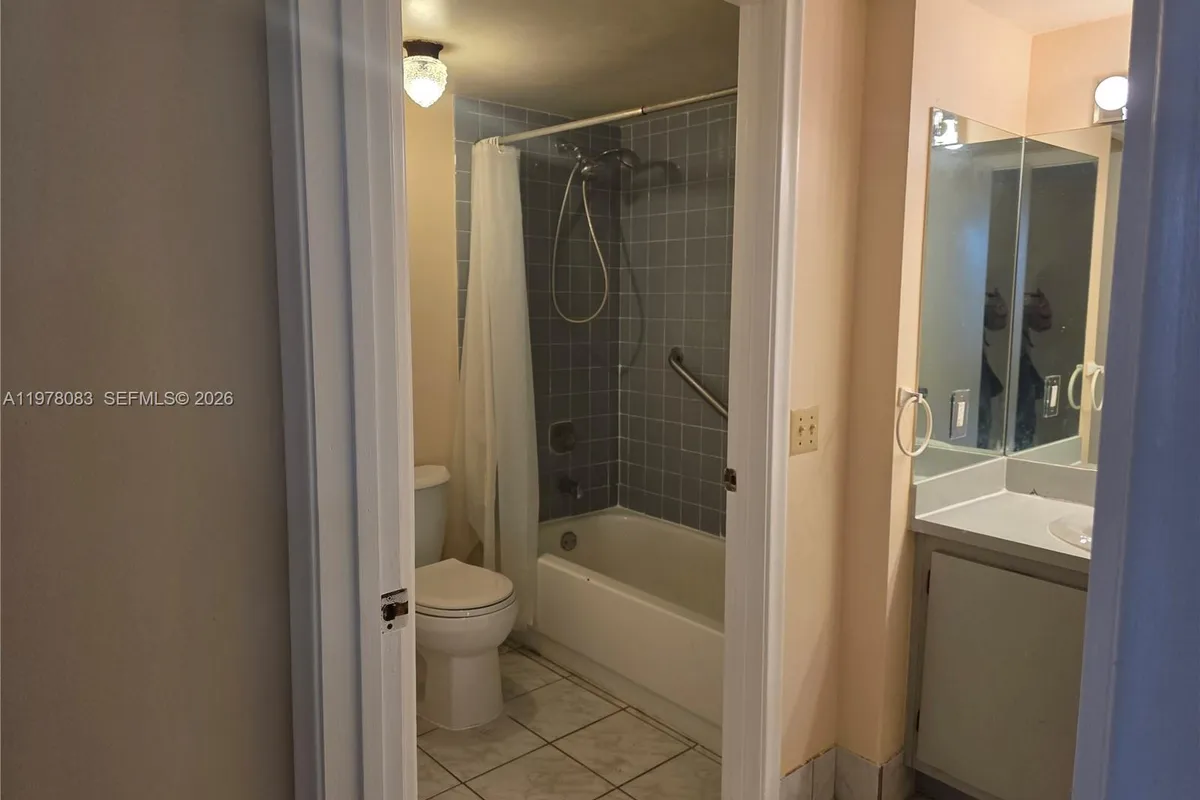 9688 Fontainebleau Blvd # 307, Miami FL 33172