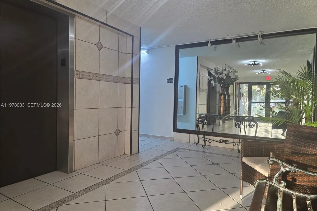 9688 Fontainebleau Blvd # 307, Miami FL 33172