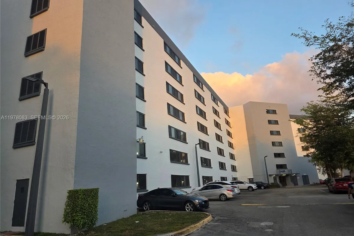 9688 Fontainebleau Blvd # 307, Miami FL 33172