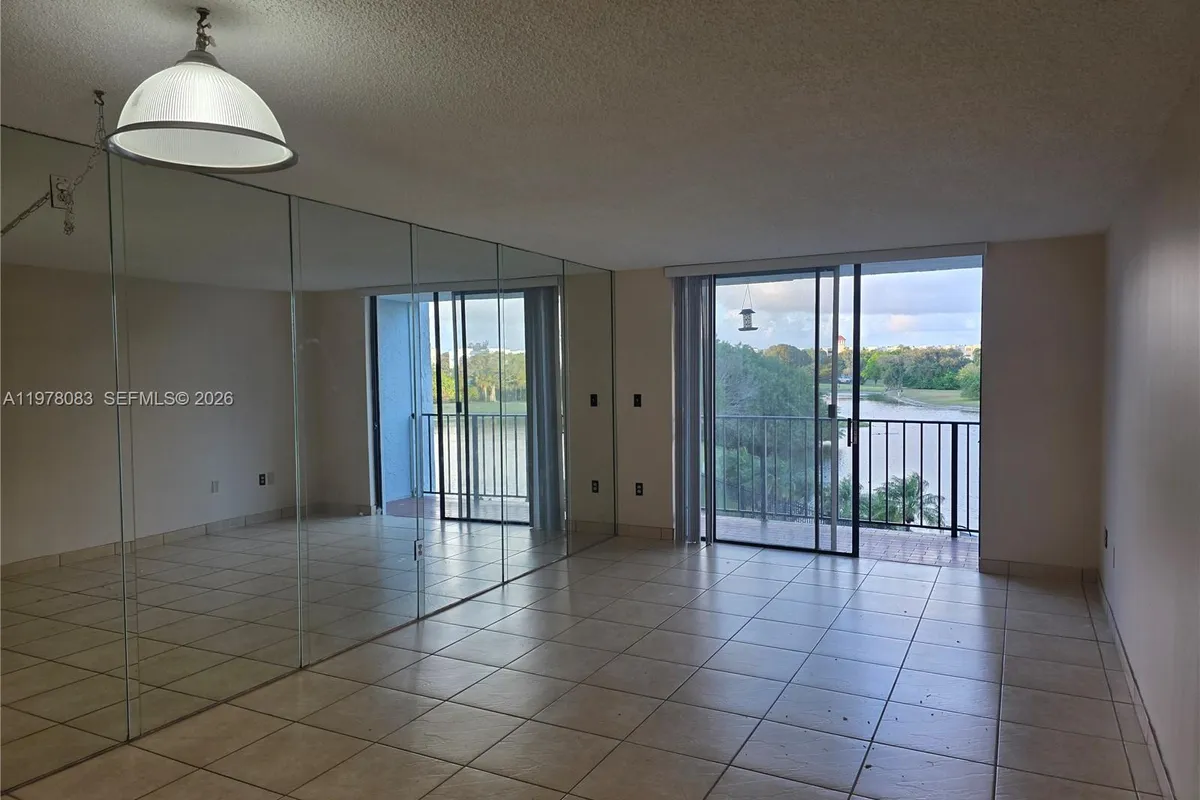 9688 Fontainebleau Blvd # 307, Miami FL 33172
