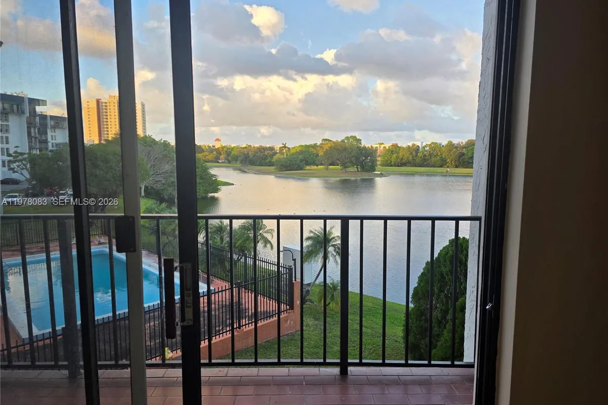 9688 Fontainebleau Blvd # 307, Miami FL 33172