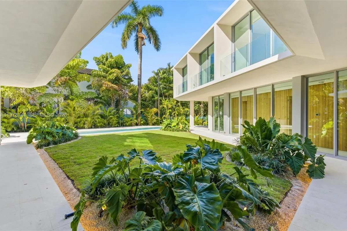 4280 Ingraham Hwy, Miami FL 33133