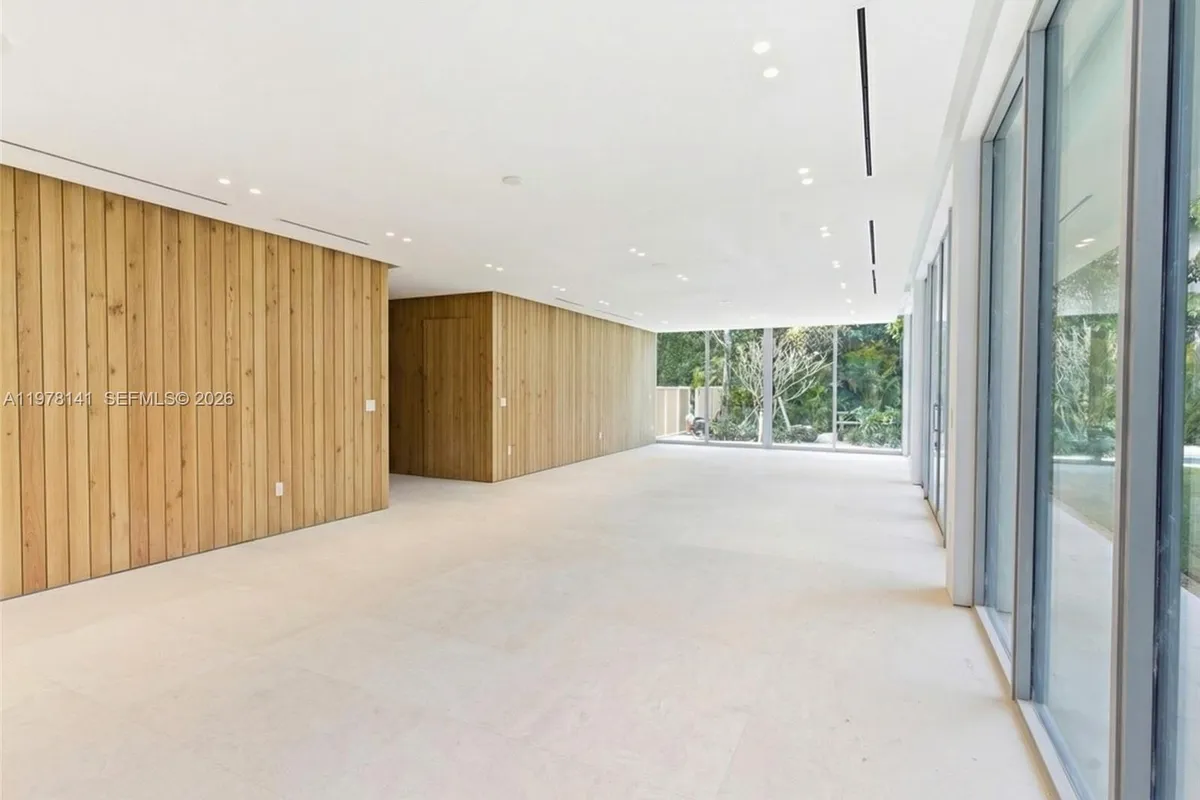 4280 Ingraham Hwy, Miami FL 33133