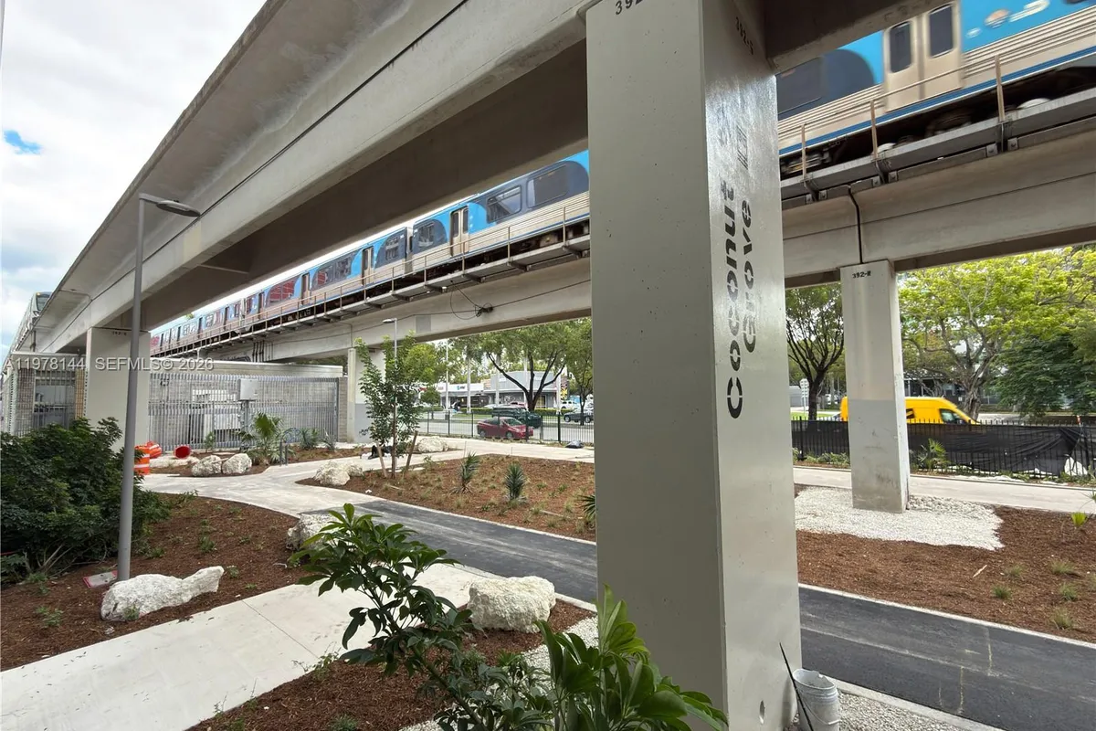 2900 SW 28th Ln # C5, Miami FL 33133