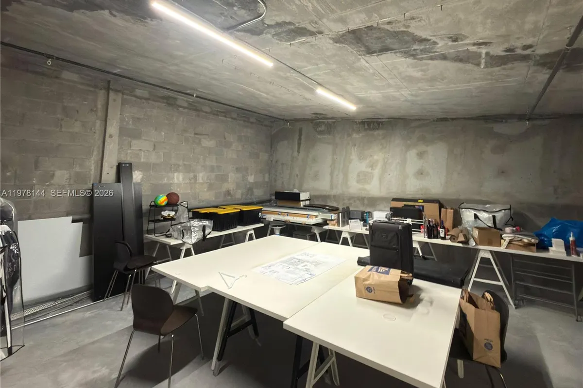 2900 SW 28th Ln # C5, Miami FL 33133