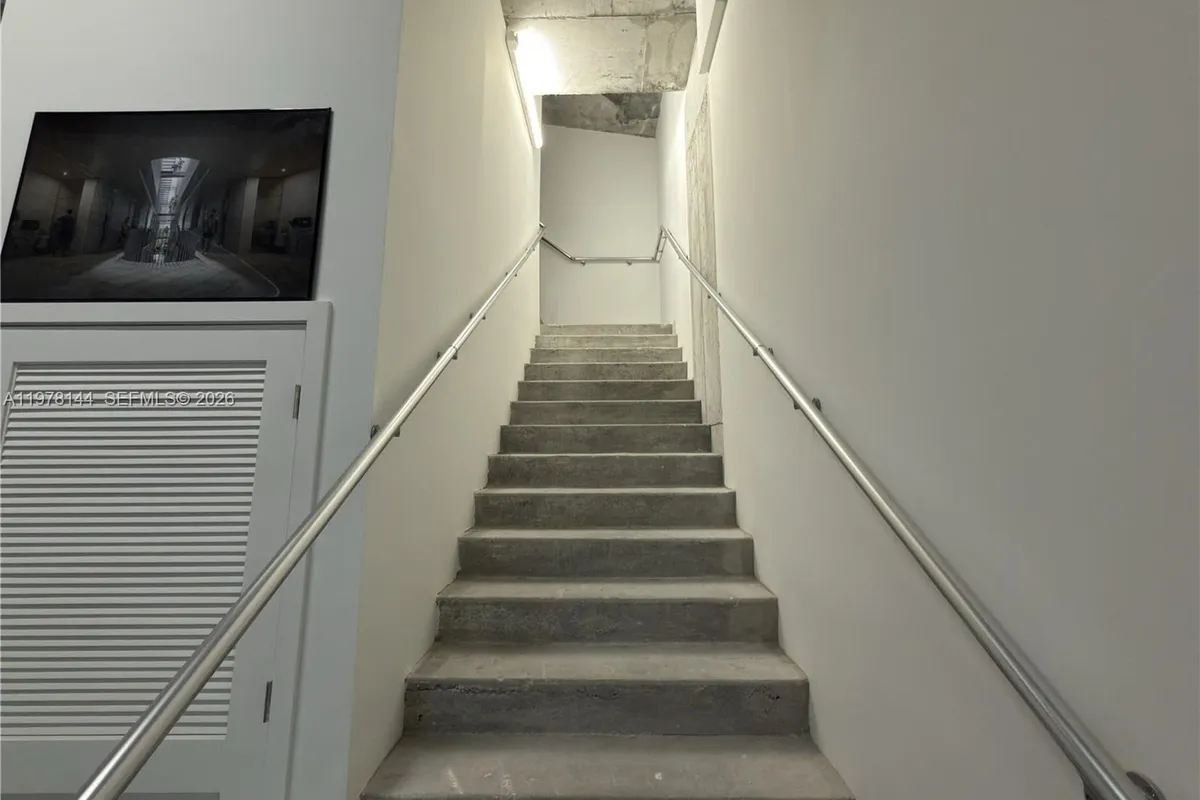 2900 SW 28th Ln # C5, Miami FL 33133