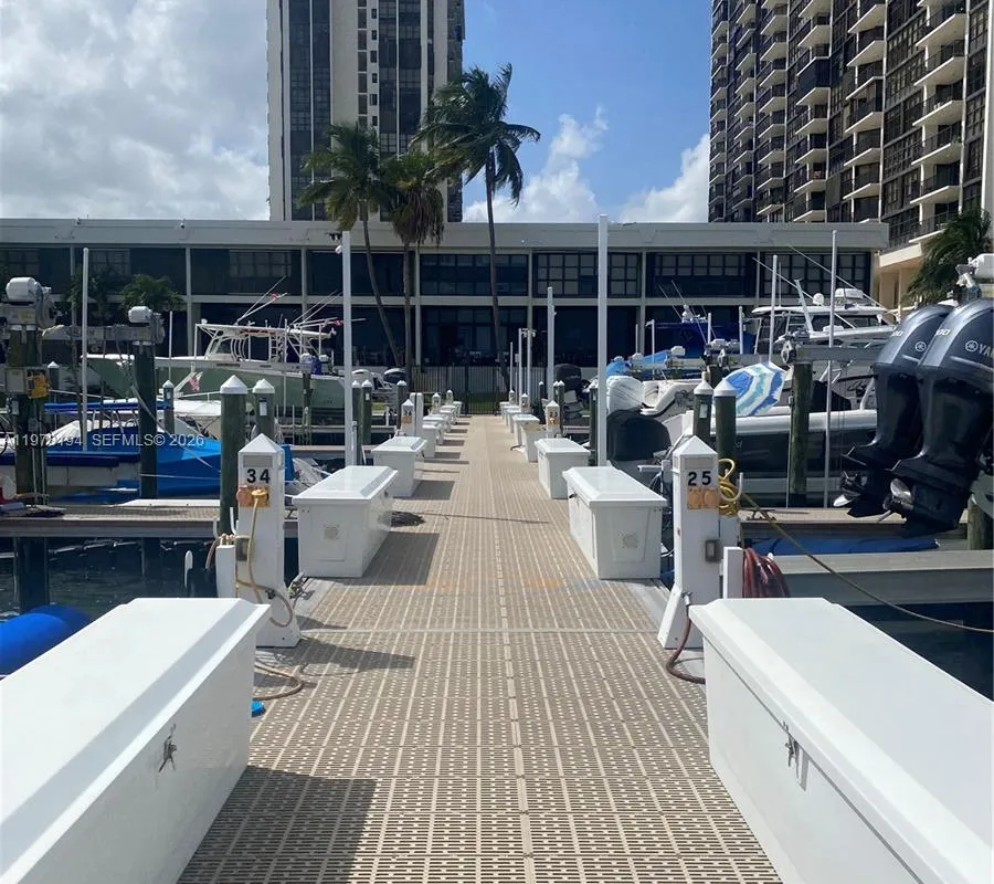 1901 Brickell Ave Slip 29A, Miami FL 33129