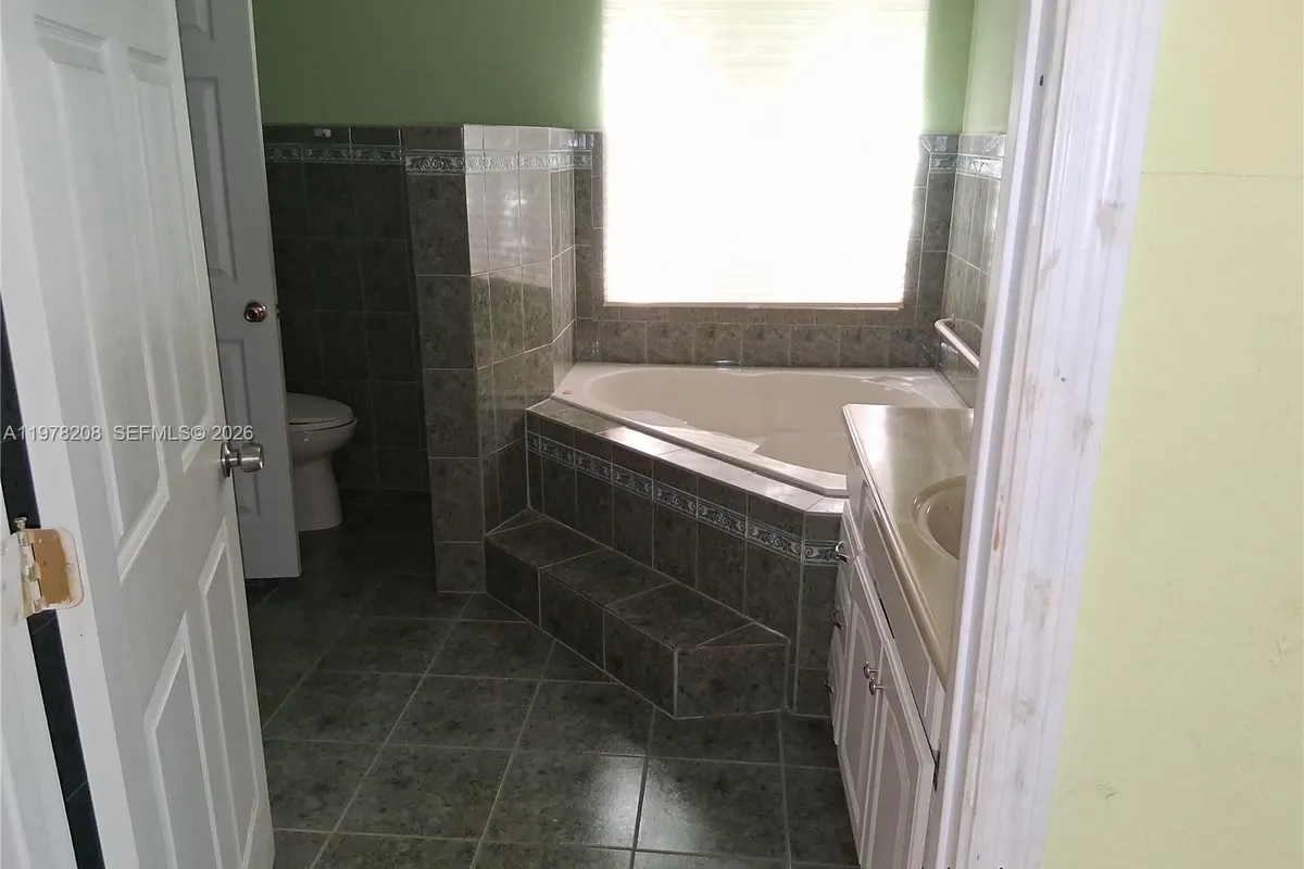 158 SW 5th St, Deerfield Beach FL 33441