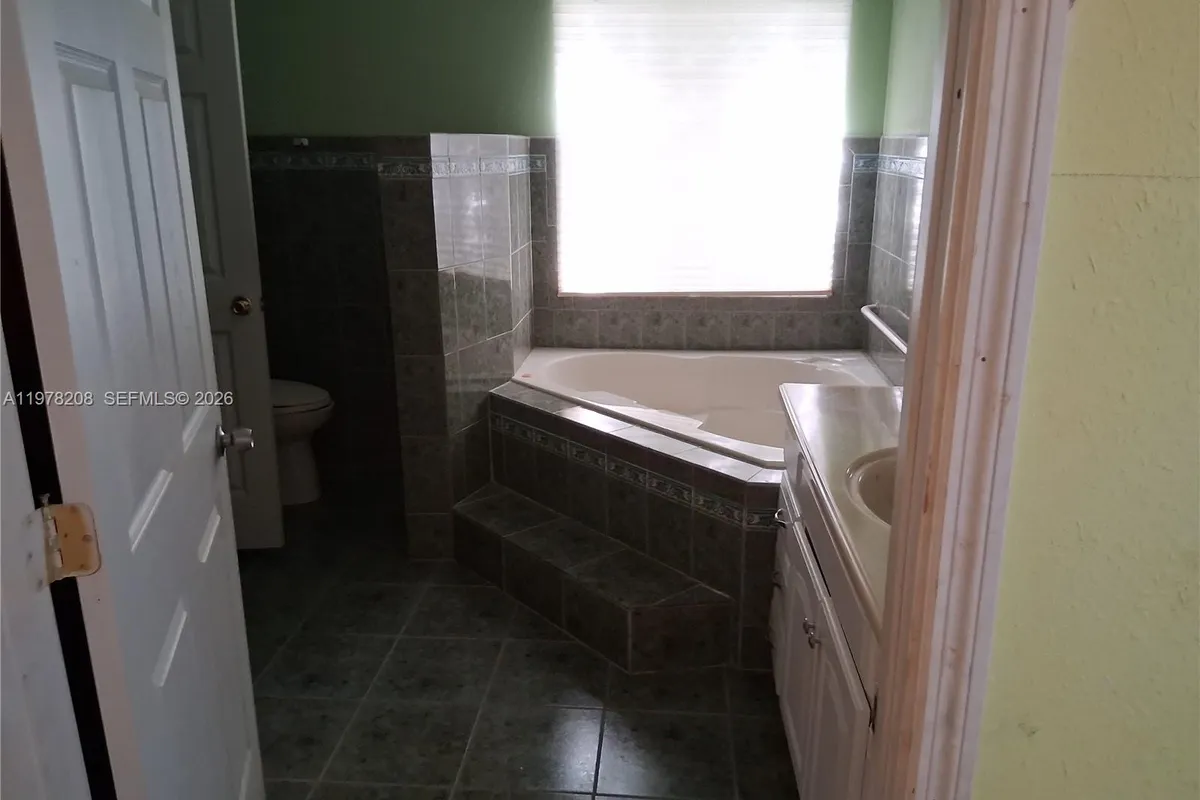 158 SW 5th St, Deerfield Beach FL 33441