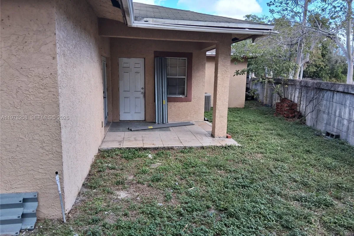 158 SW 5th St, Deerfield Beach FL 33441