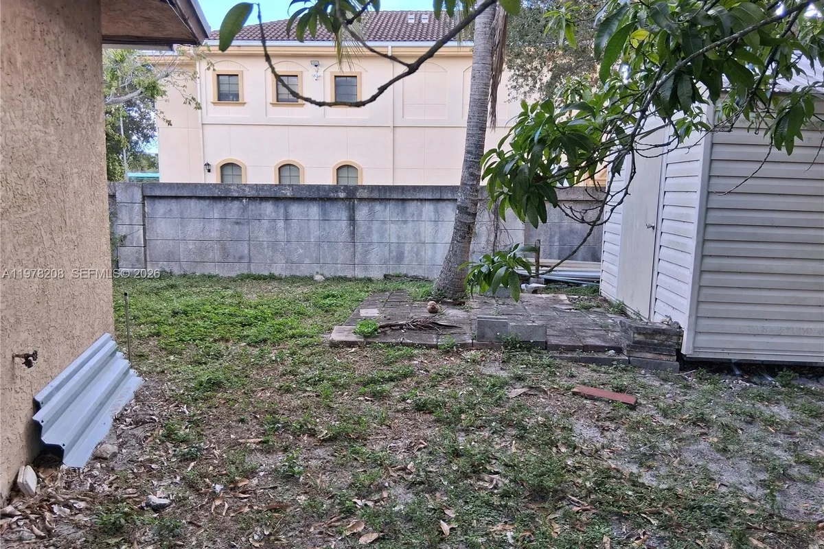 158 SW 5th St, Deerfield Beach FL 33441