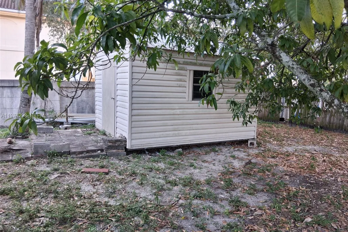 158 SW 5th St, Deerfield Beach FL 33441