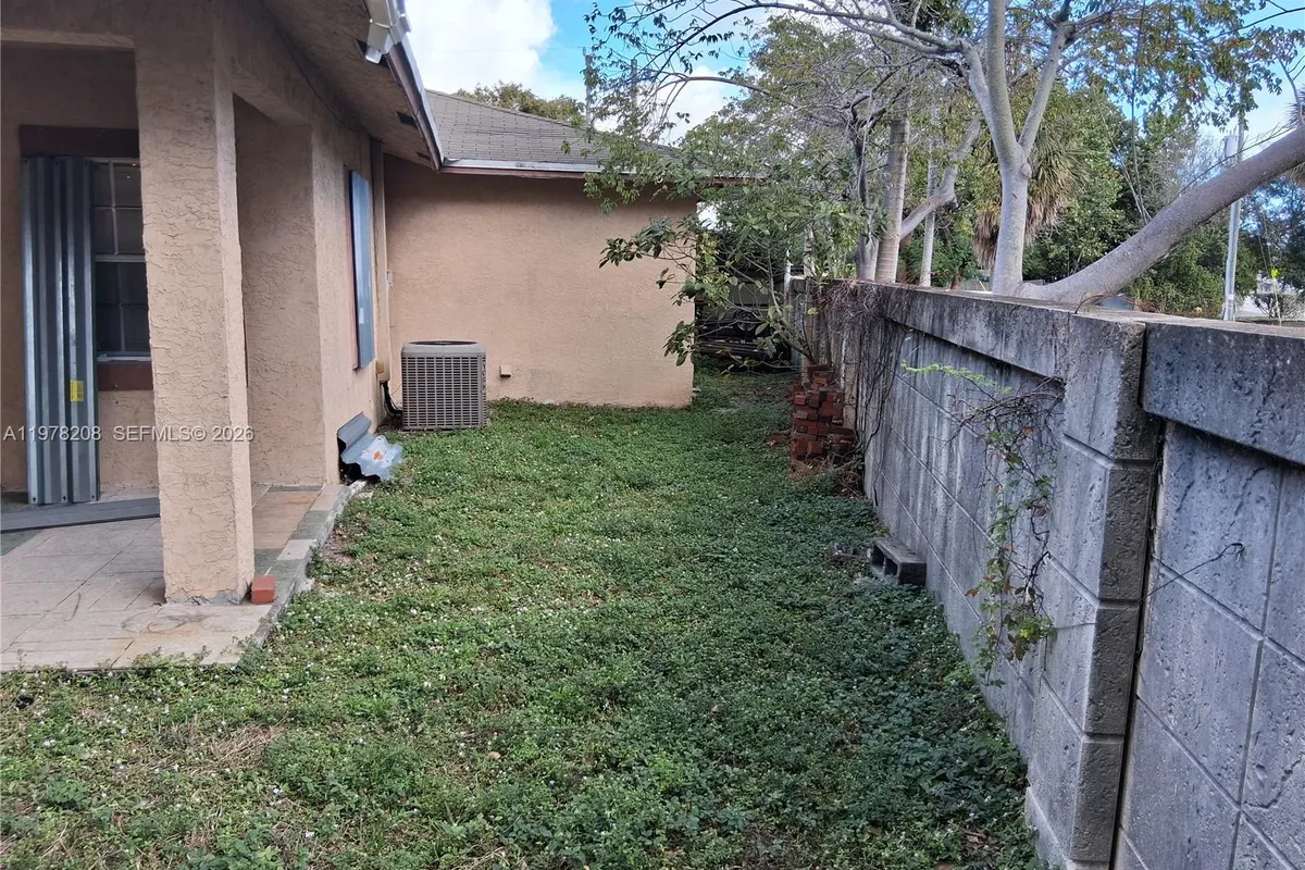 158 SW 5th St, Deerfield Beach FL 33441