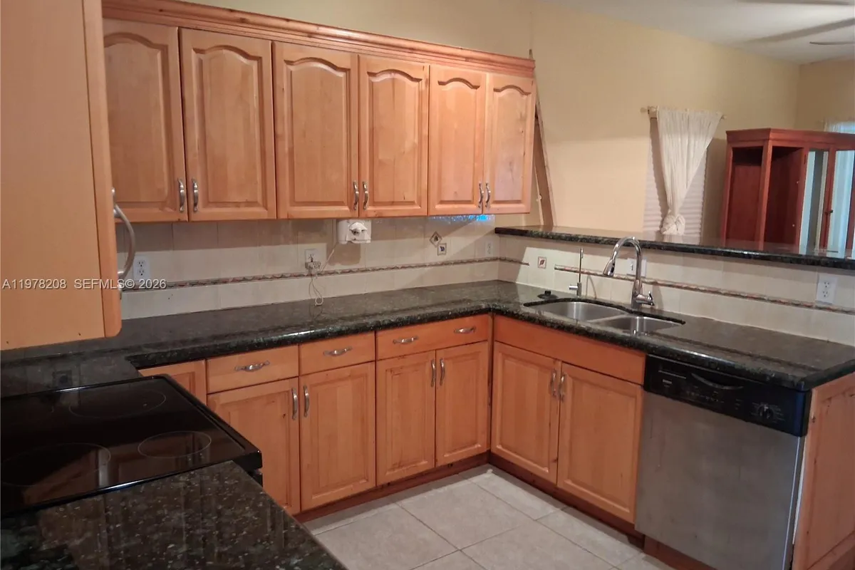 158 SW 5th St, Deerfield Beach FL 33441