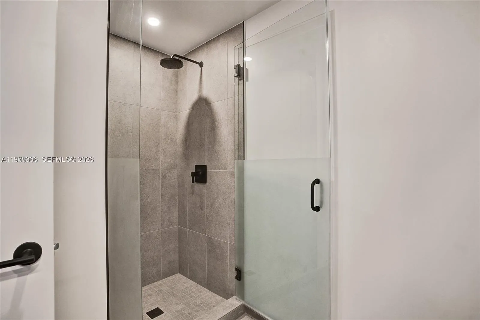 121 NE 5TH # 801b, Miami FL 33132