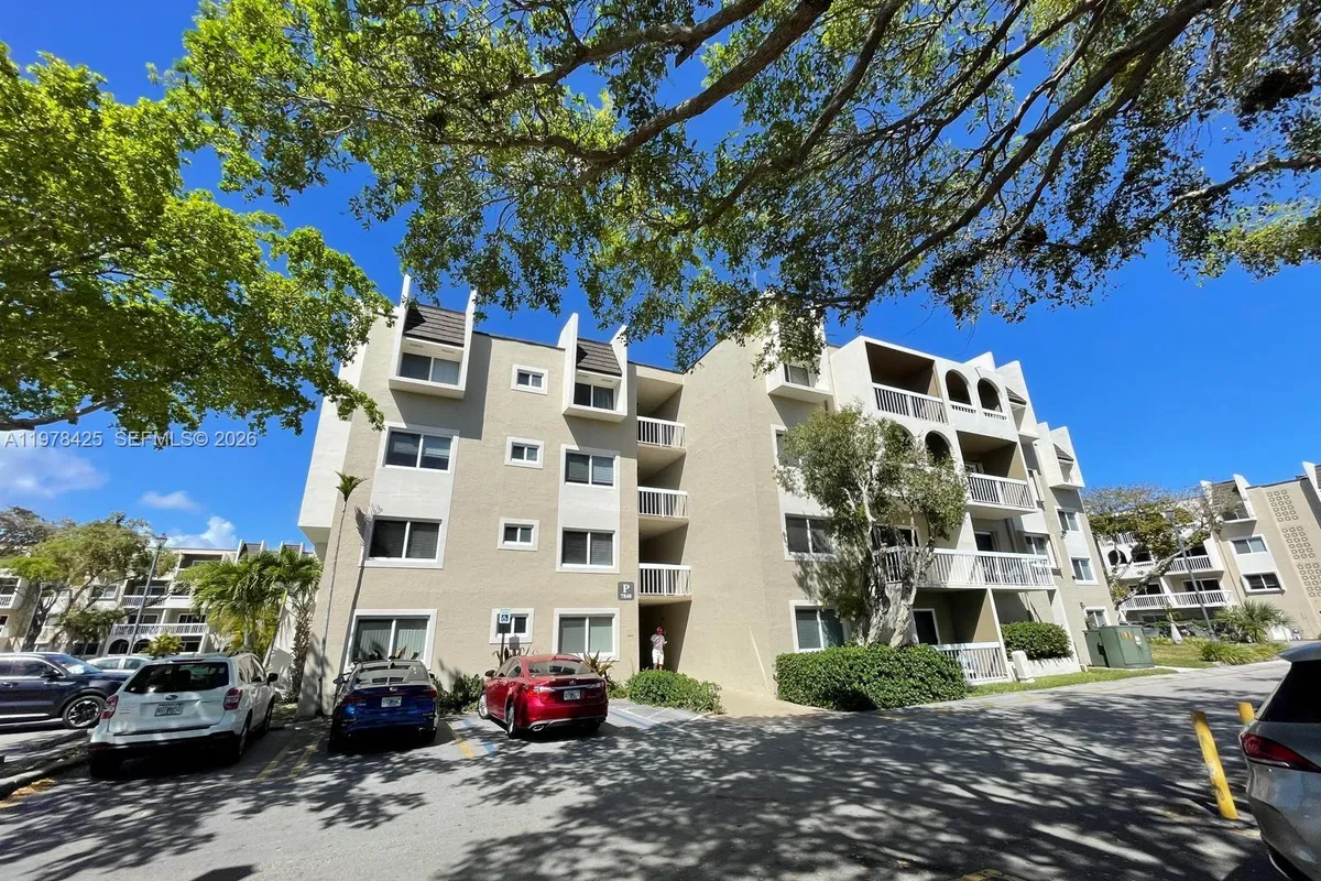 7840 Camino Real # P309, Miami FL 33143