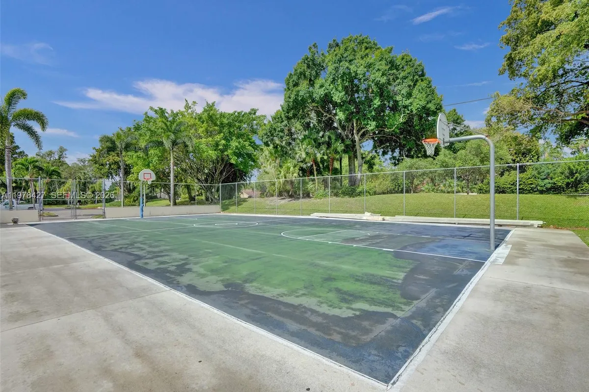 2541 N Carambola Cir N # 1832, Coconut Creek FL 33066