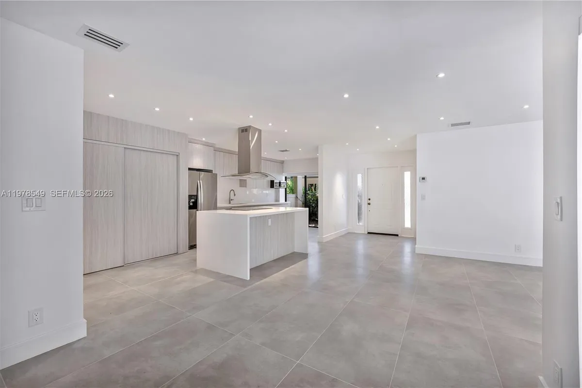 2616 N Carambola Cir N # 1702, Coconut Creek FL 33066