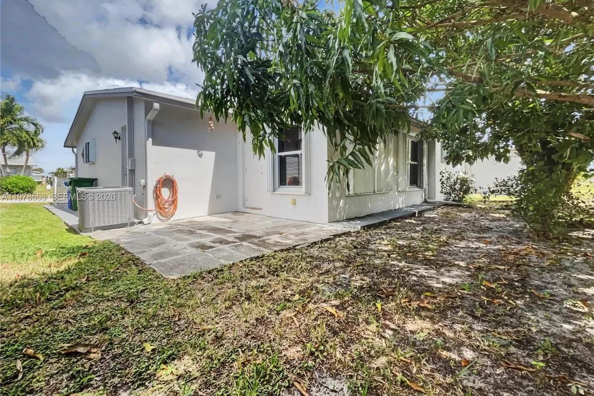 6960 NW 11th Ct, Margate FL 33063