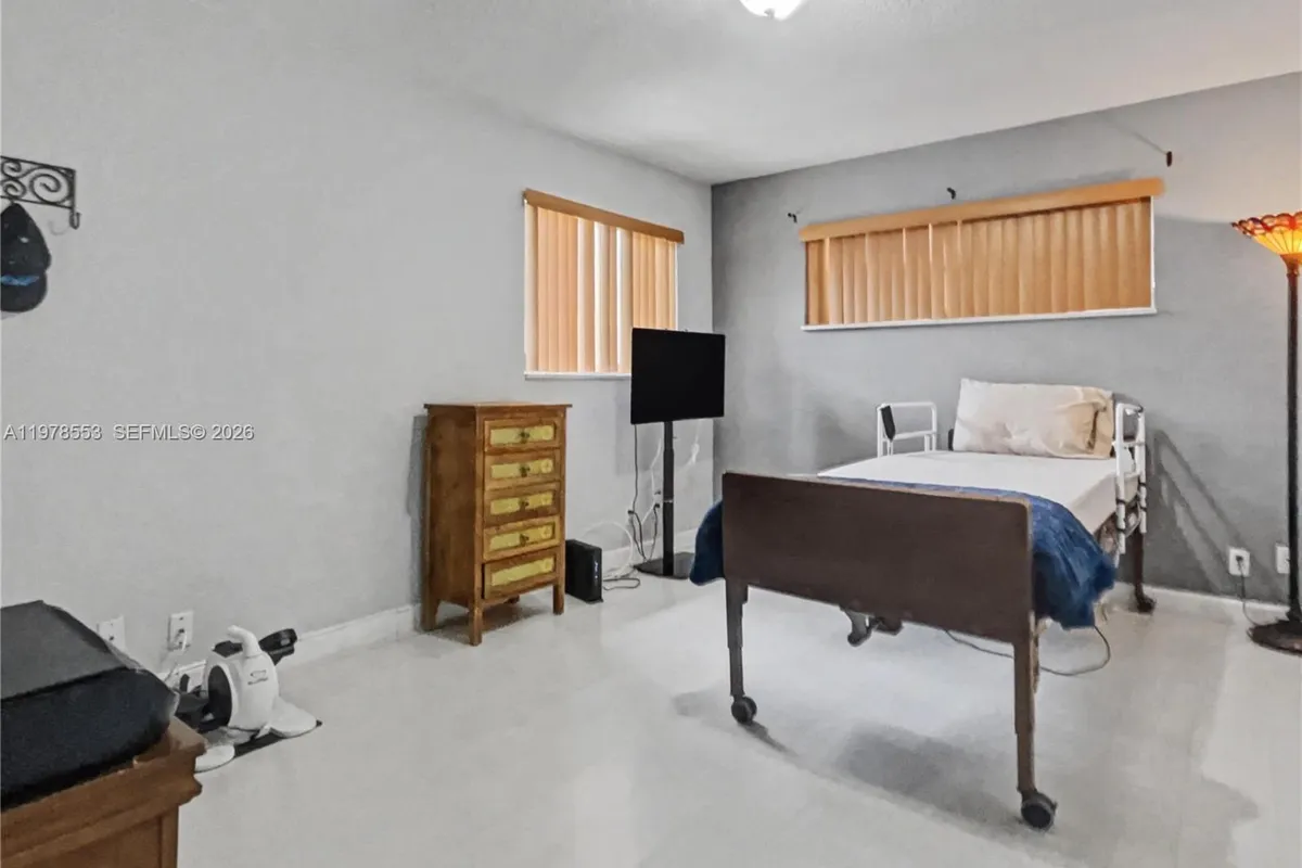 6960 NW 11th Ct, Margate FL 33063