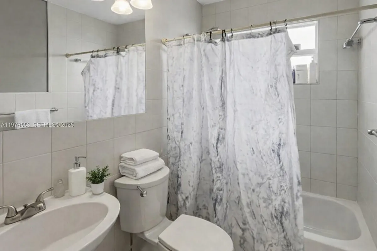 6960 NW 11th Ct, Margate FL 33063