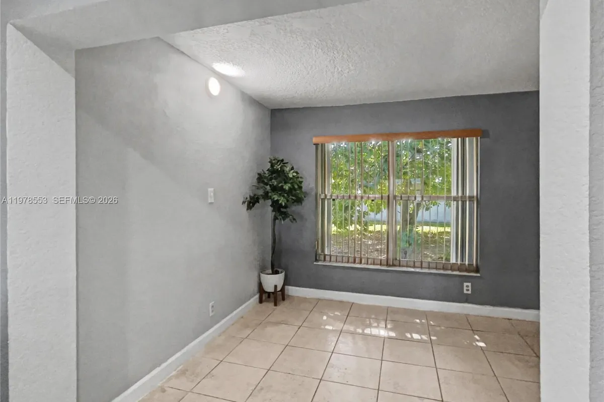 6960 NW 11th Ct, Margate FL 33063