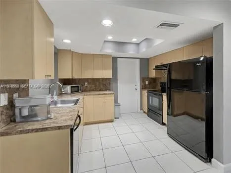 6960 NW 11th Ct, Margate FL 33063