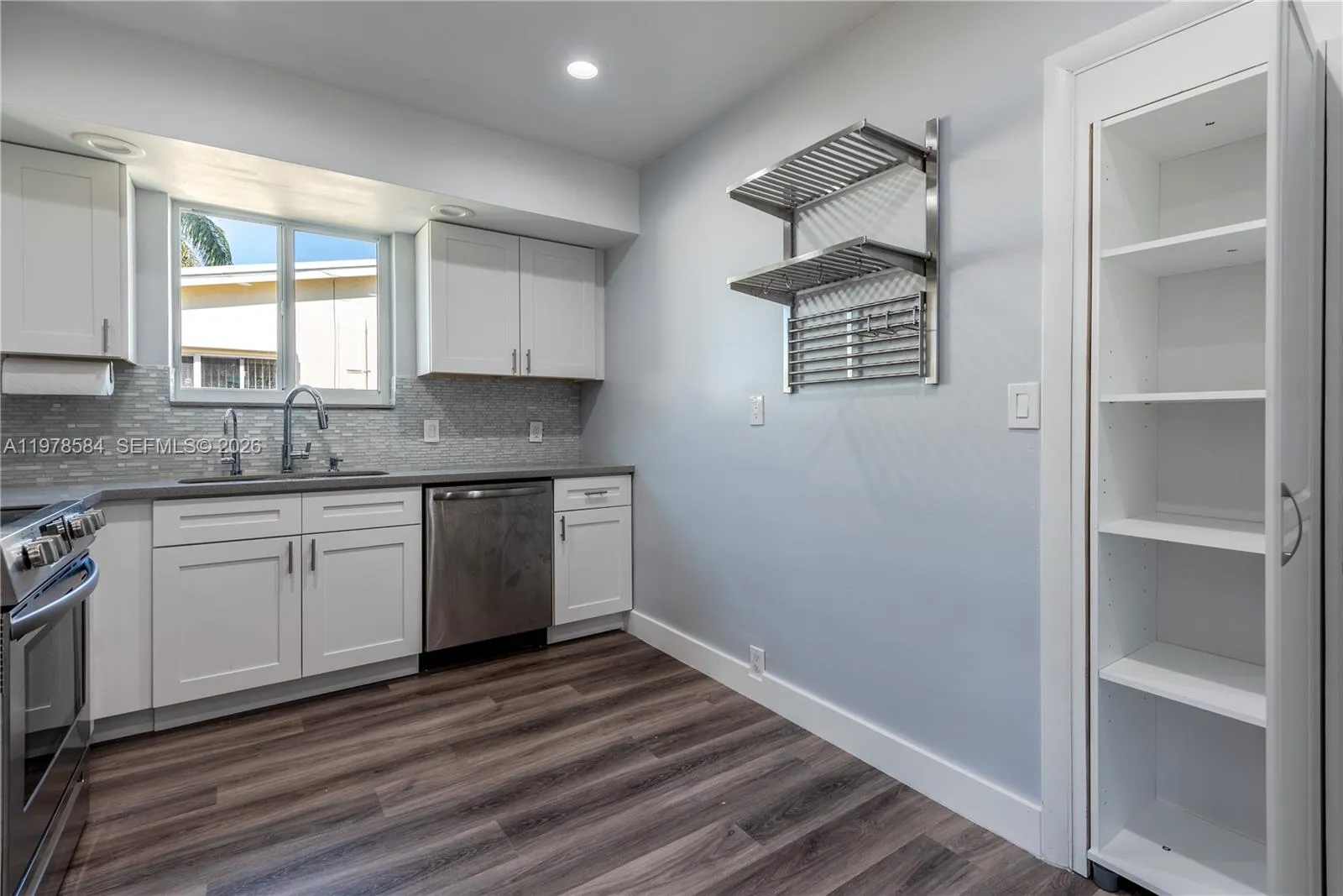 326 SE 3rd Ter, Dania Beach FL 33004