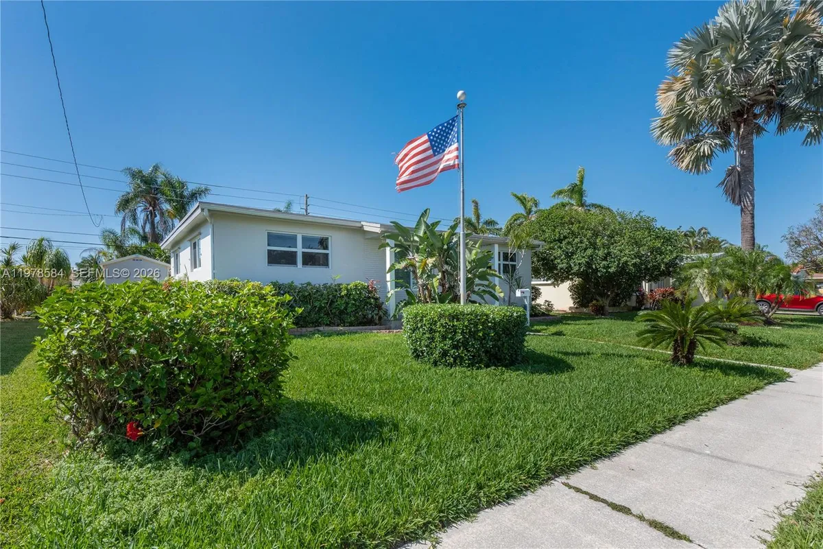 326 SE 3rd Ter, Dania Beach FL 33004